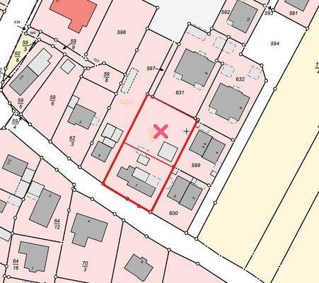 Grundstück hinten mit Kreuz markiert