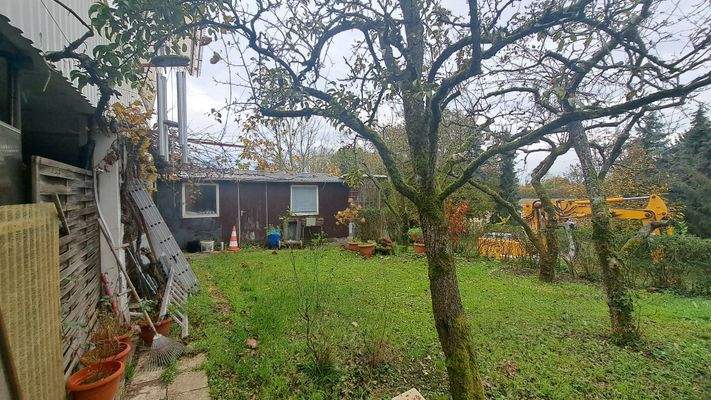 Gartenansicht mit Gartenhaus - links.jpg