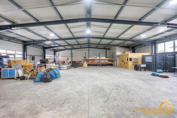 Werk- und Lagerhalle