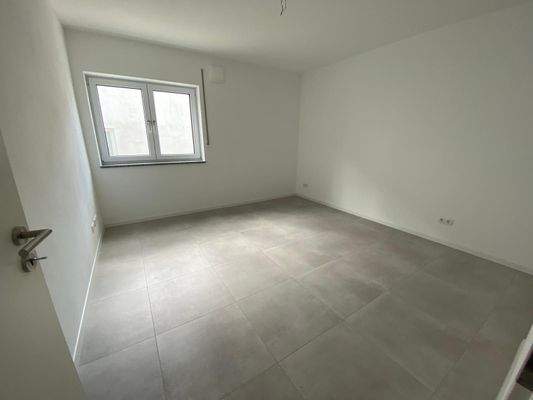 Gewerberaum mit großformatien Fliesen.jpg