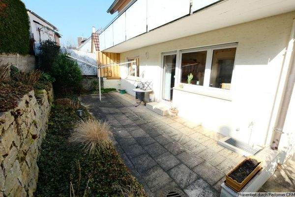 EG-Terrasse und Garten zur Südseite