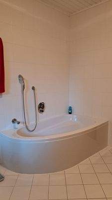 Badewanne im Bad Einliegerwohnung
