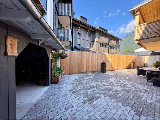 Großzügiger Terrassenbereich (Sondernutzungsrecht)