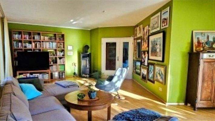 Wohnzimmer mit Kamin