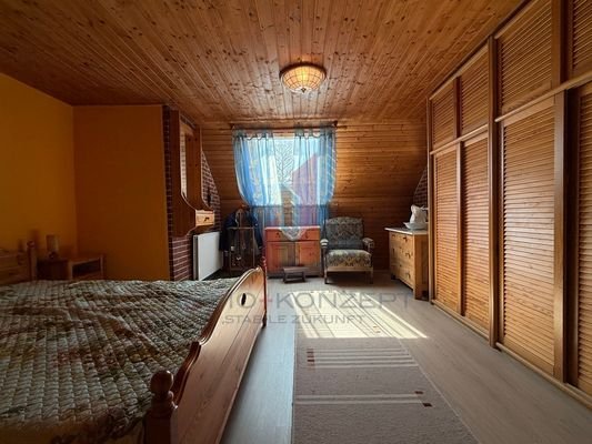 und das Schlafzimmer im OG