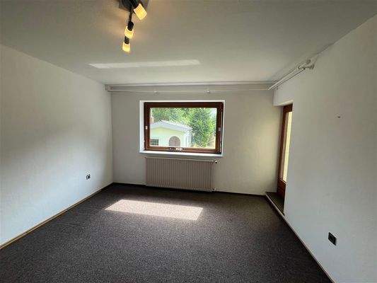 Zimmer im EG mit Ausgang zum Wintergarten 