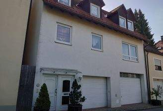 Wohnhaus incl. Garagen.JPG