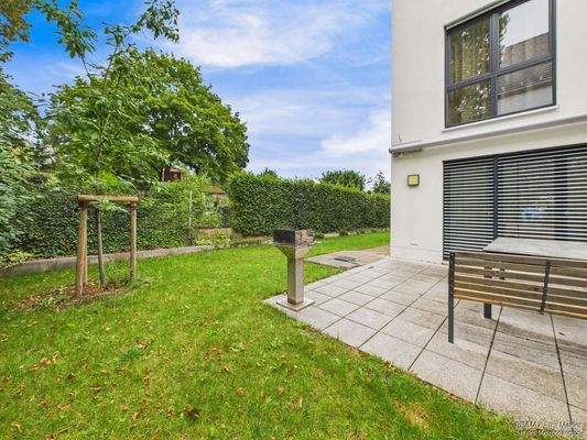 Terrasse mit el. Markisse