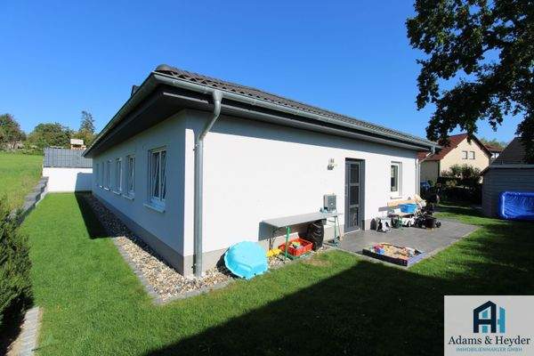 Eingangsbereich mit Garten Einliegerwohnung