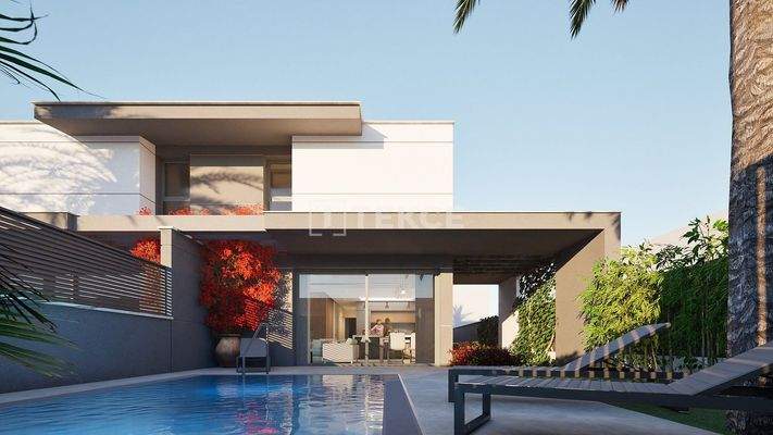 Semi-Detached Villas Meters from the Beach in Los Nietos