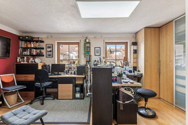 Arbeits-/Schlafzimmer 3