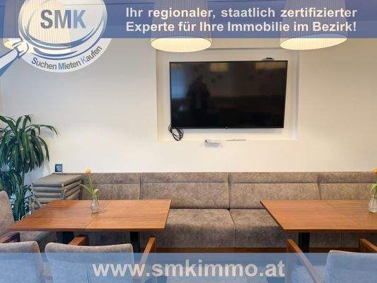 6 Cafeteria mit Bildschirm