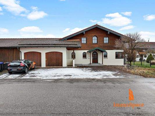 Blick auf die Garagen und die Stellplätze