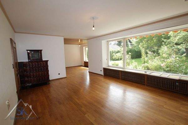 Wohn-Essbereich mit Kachelofen