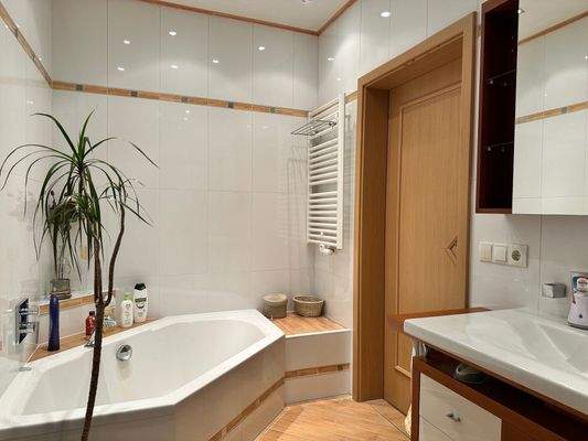 Dusch-/Wannenbad - Erdgeschosswohnung