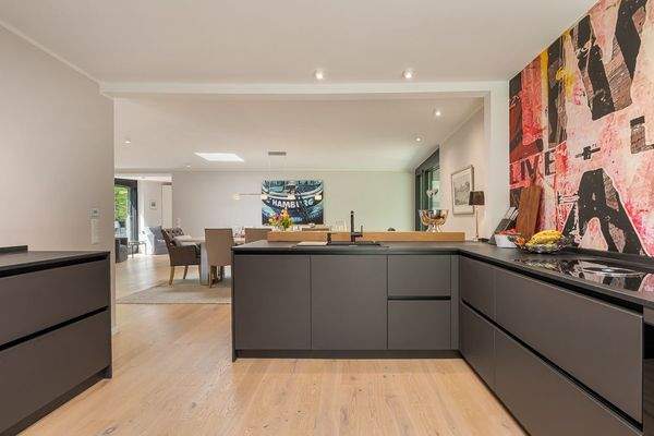 Küche mit offenem Tresen 1