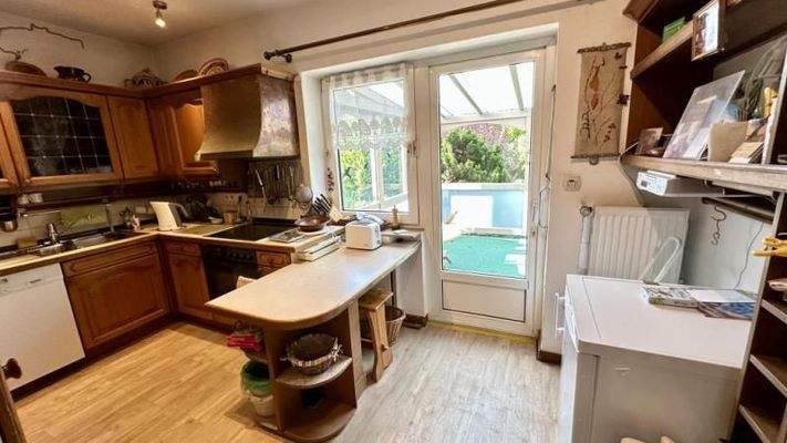 Küche mit Blick zur Veranda