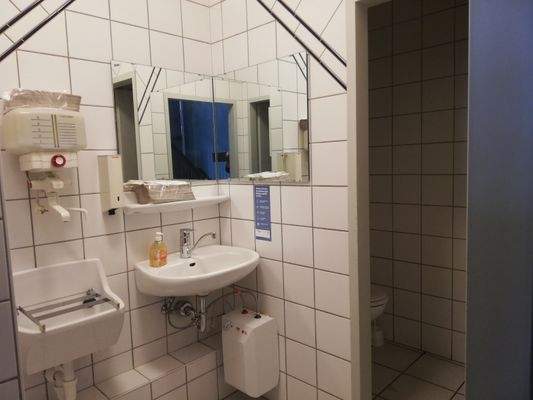 Vorraum Damen-/Herren WC