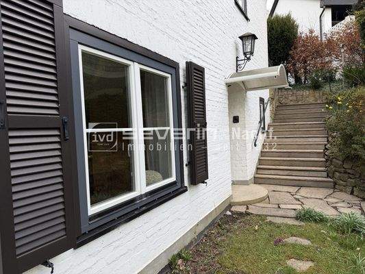 Treppe zum Eingang EG