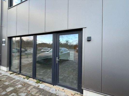 Separater Eingang zum Büro