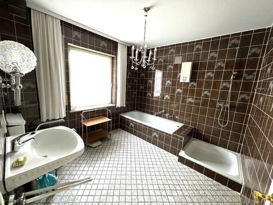 Haus-Gießen-Lützellinden-Badezimmer EG