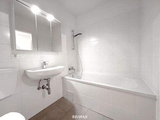 Badezimmer mit Badewanne