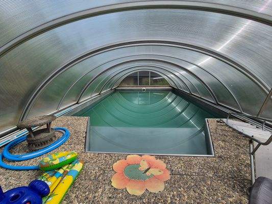 Pool mit Überdachung