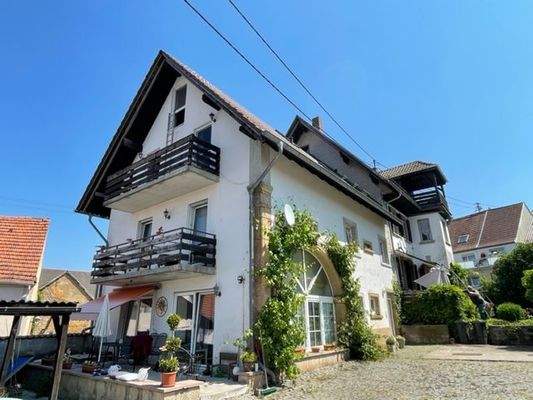 Hofansicht zur umgebauten Scheune