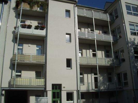 Rückansicht mit Balkon im 1.OG rechts