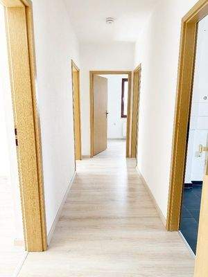 Flurbereich mit Blick in die Wohnung