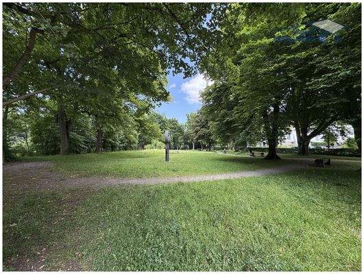 Schöner Park direkt angrenzend