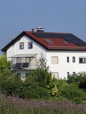 Hausansicht vom Feldrand