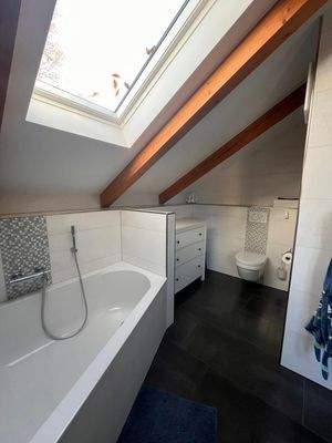 Masterbad mit Wanne, Dusche und WC