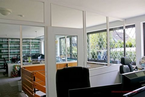 Büro Gartenseite mit Treppe zum Souterrain