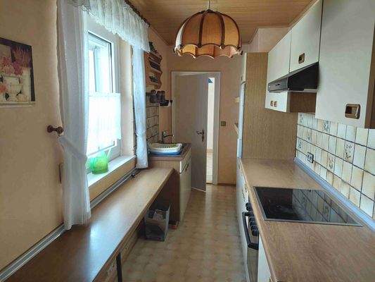 Küche mit Speisekammer oben