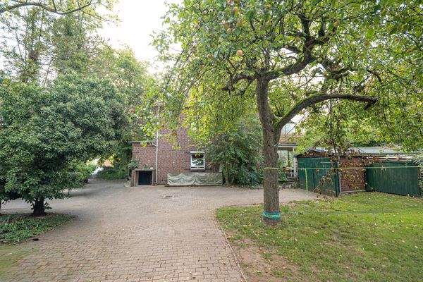 Parkfläche Rückansicht