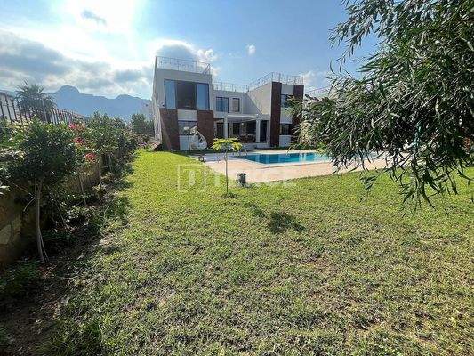 Detached Villa with Private Pool and Garden in Çatalköy Girne