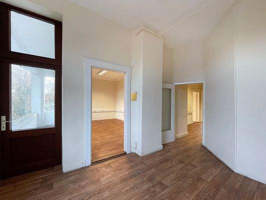 Gewerbe im 1.OG / Durchgangszimmer