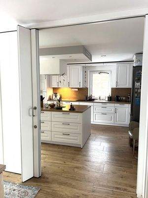 Blick in die Küche/abtrennbar