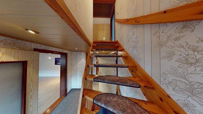 Treppenaufgang ins Dachgeschoss