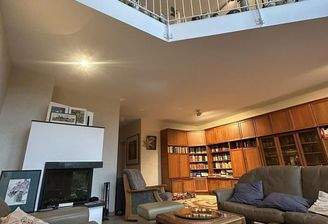 Wohnzimmer mit Kamin