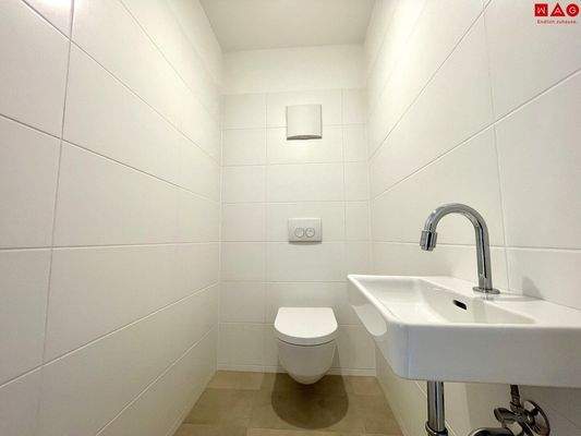 WC mit Handwaschbecken