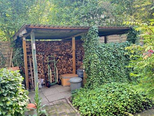 Holzverschlag für den Kachelofen 