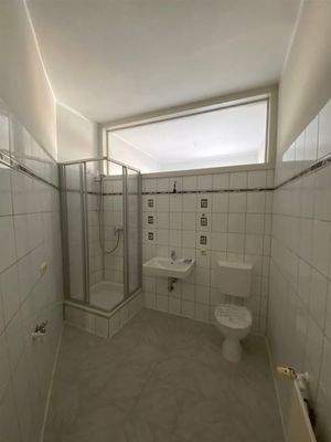 Duschbad mit Oberlicht- für den tageslichteffekt