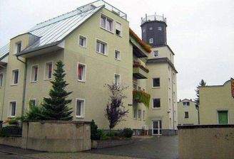 100830 Straßenansicht mit Hauptgeb.jpg