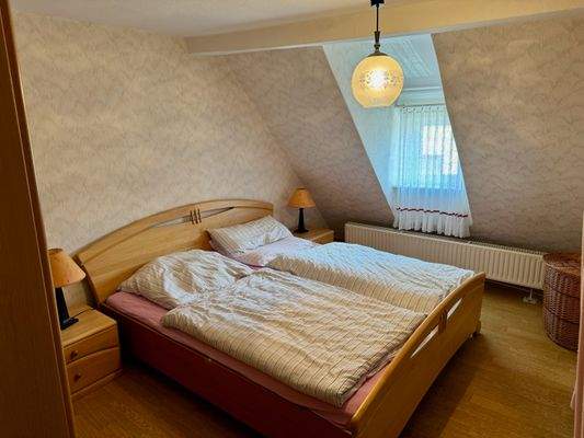 Schlafzimmer 1