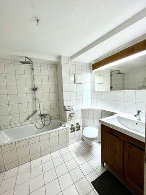 Badezimmer mit Badewanne