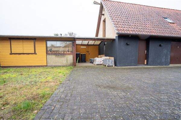 Doppelgarage und Schuppen