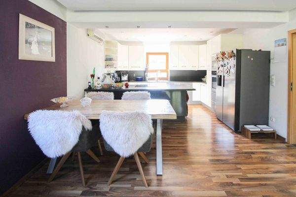 Essbereich mit angrenzender Küche