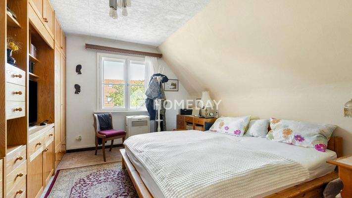 1. OG Schlafzimmer 1